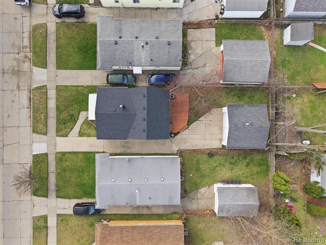 20629 Hollywood Street, Harper Woods, MI 48225