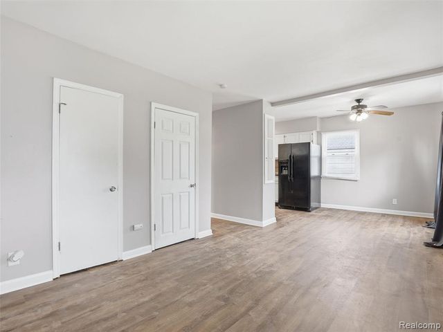 20629 Hollywood Street, Harper Woods, MI 48225