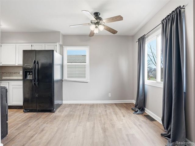20629 Hollywood Street, Harper Woods, MI 48225