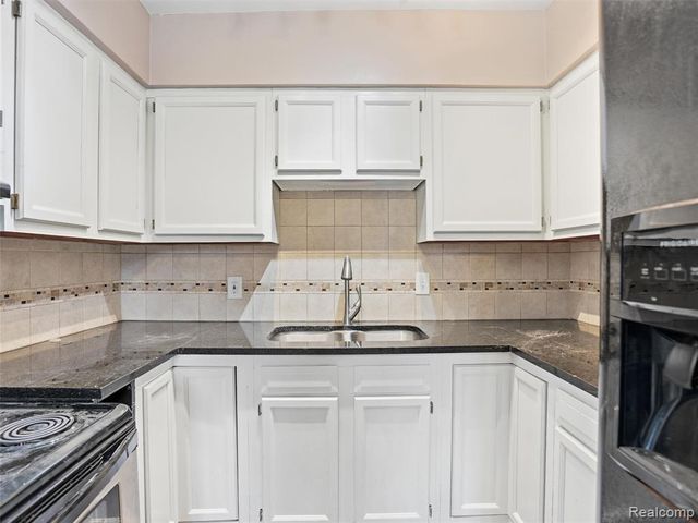 20629 Hollywood Street, Harper Woods, MI 48225