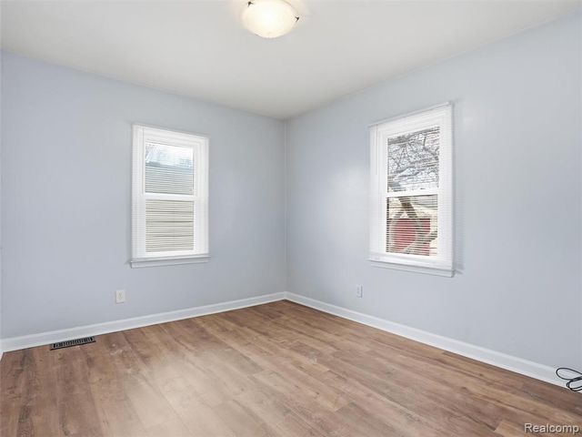 20629 Hollywood Street, Harper Woods, MI 48225