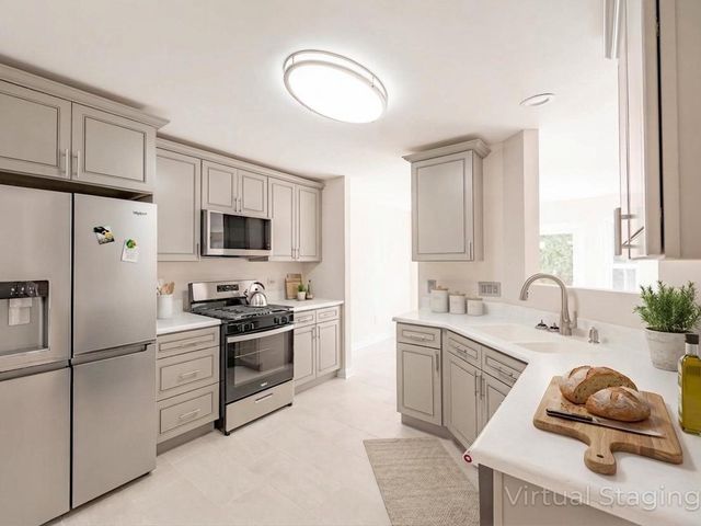 641 W Huron Hills Trail, Round Lake Heights, IL 60073