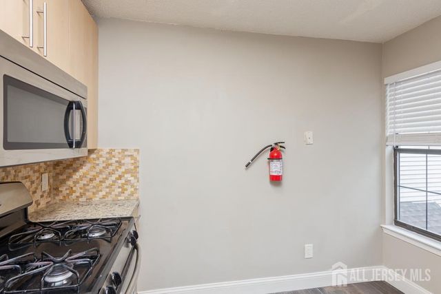 208 Sunshine Court, Parlin, NJ 08859