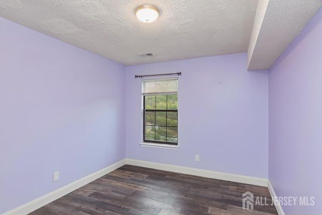 208 Sunshine Court, Parlin, NJ 08859