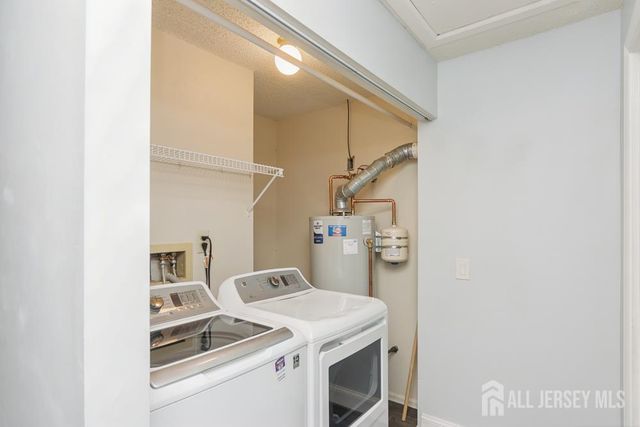 208 Sunshine Court, Parlin, NJ 08859