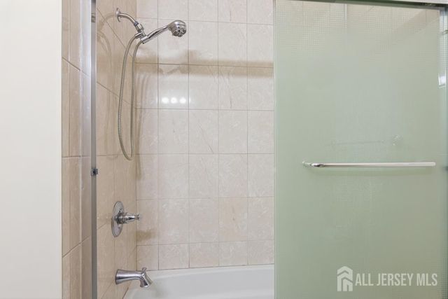 208 Sunshine Court, Parlin, NJ 08859