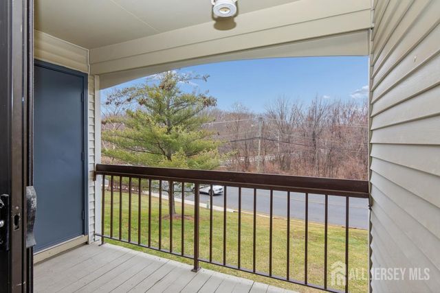 208 Sunshine Court, Parlin, NJ 08859