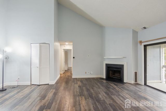 208 Sunshine Court, Parlin, NJ 08859