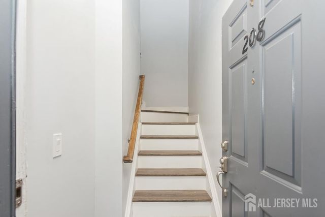 208 Sunshine Court, Parlin, NJ 08859