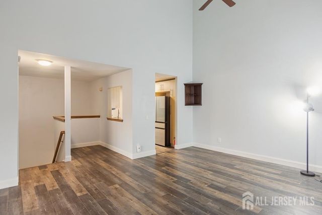 208 Sunshine Court, Parlin, NJ 08859