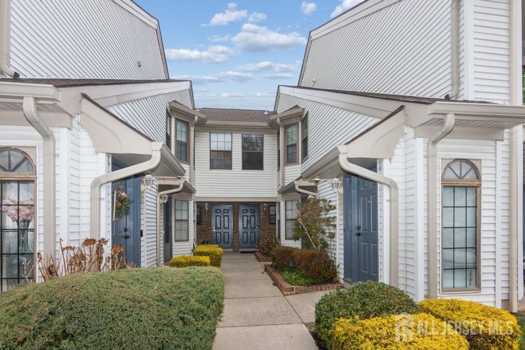 208 Sunshine Court, Parlin, NJ 08859