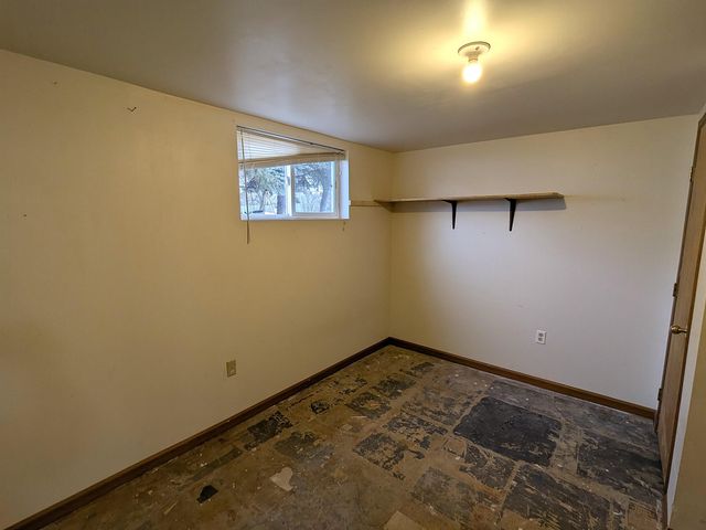 301 6th St NE, Mohall, ND 58761