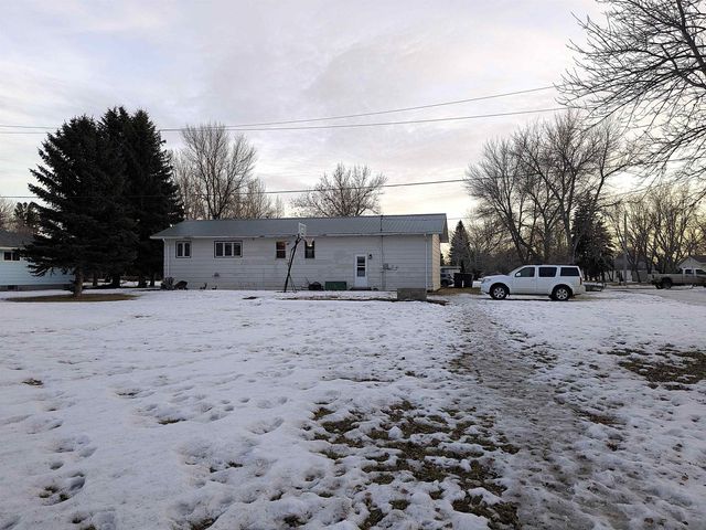 301 6th St NE, Mohall, ND 58761