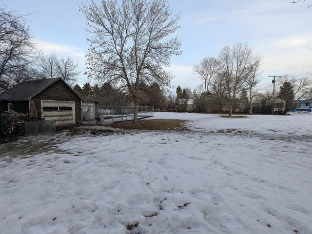 301 6th St NE, Mohall, ND 58761