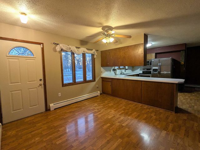 301 6th St NE, Mohall, ND 58761