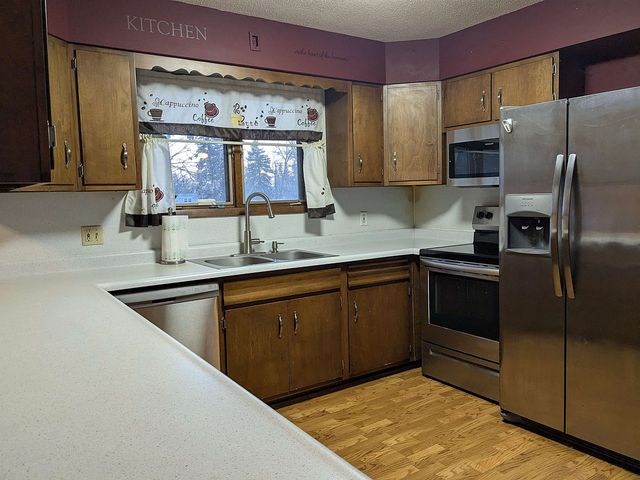 301 6th St NE, Mohall, ND 58761