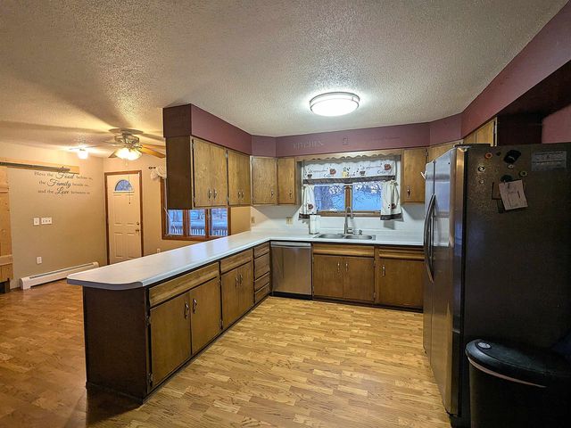 301 6th St NE, Mohall, ND 58761