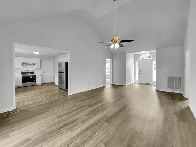336 Royal Garden Dr, Murfreesboro, TN 37130