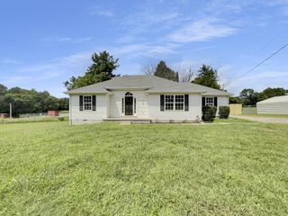 336 Royal Garden Dr, Murfreesboro, TN 37130