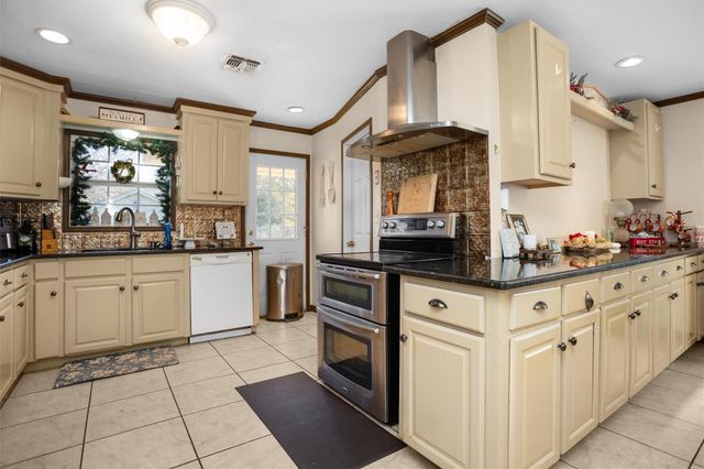 327 J And H Lane, Nacogdoches, TX 75964