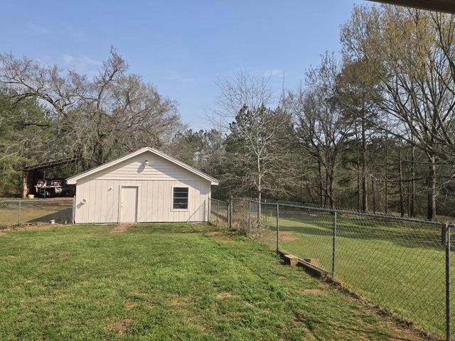 327 J And H Lane, Nacogdoches, TX 75964