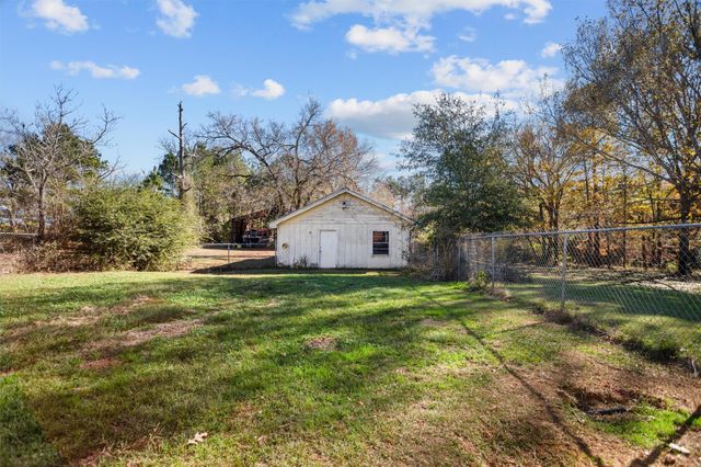 327 J And H Lane, Nacogdoches, TX 75964