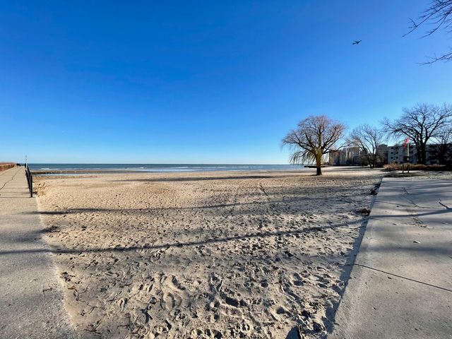 1127 W FARWELL Avenue 105, Chicago, IL 60626