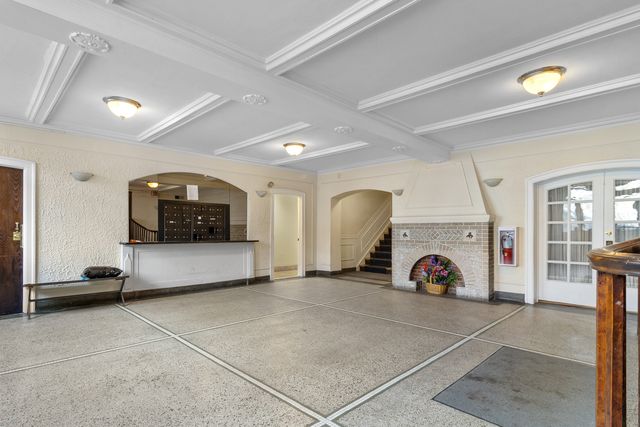 1127 W FARWELL Avenue 105, Chicago, IL 60626