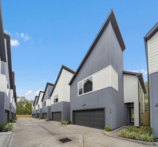 28 Bucan E, Houston, TX 77076