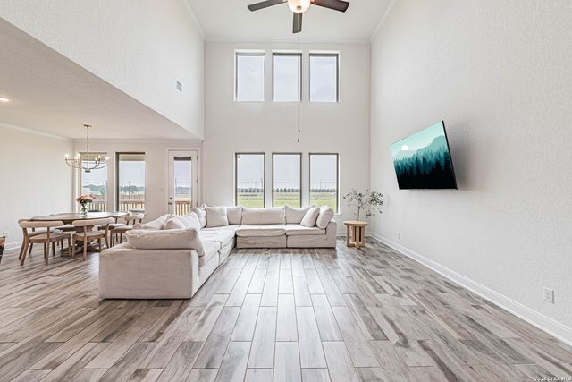 109 WILLOW OAK TRL, Floresville, TX 78114
