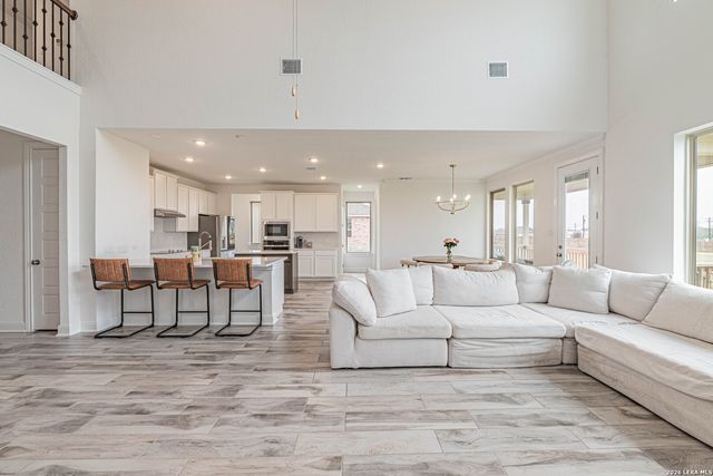109 WILLOW OAK TRL, Floresville, TX 78114