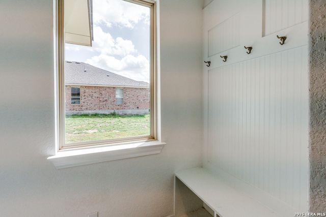 109 WILLOW OAK TRL, Floresville, TX 78114