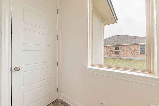 109 WILLOW OAK TRL, Floresville, TX 78114