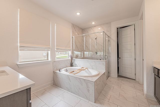109 WILLOW OAK TRL, Floresville, TX 78114