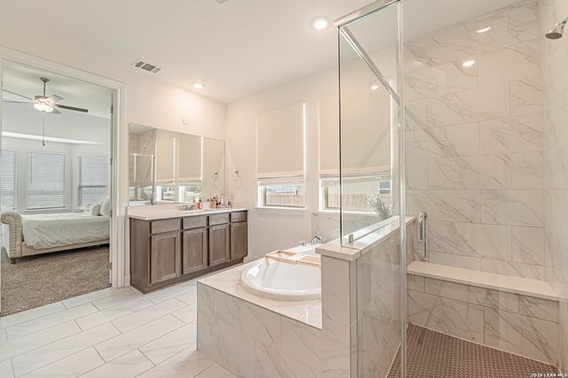 109 WILLOW OAK TRL, Floresville, TX 78114