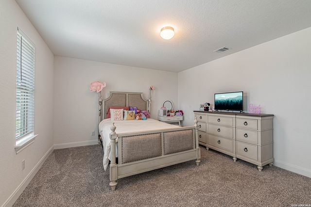 109 WILLOW OAK TRL, Floresville, TX 78114