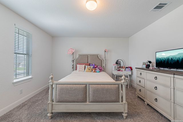 109 WILLOW OAK TRL, Floresville, TX 78114