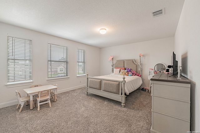 109 WILLOW OAK TRL, Floresville, TX 78114
