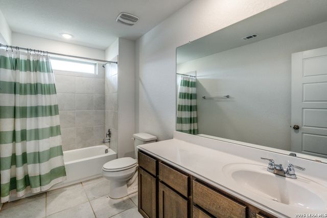 109 WILLOW OAK TRL, Floresville, TX 78114