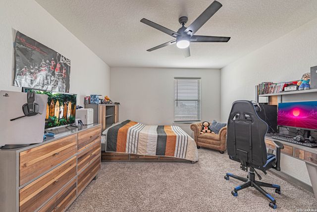 109 WILLOW OAK TRL, Floresville, TX 78114