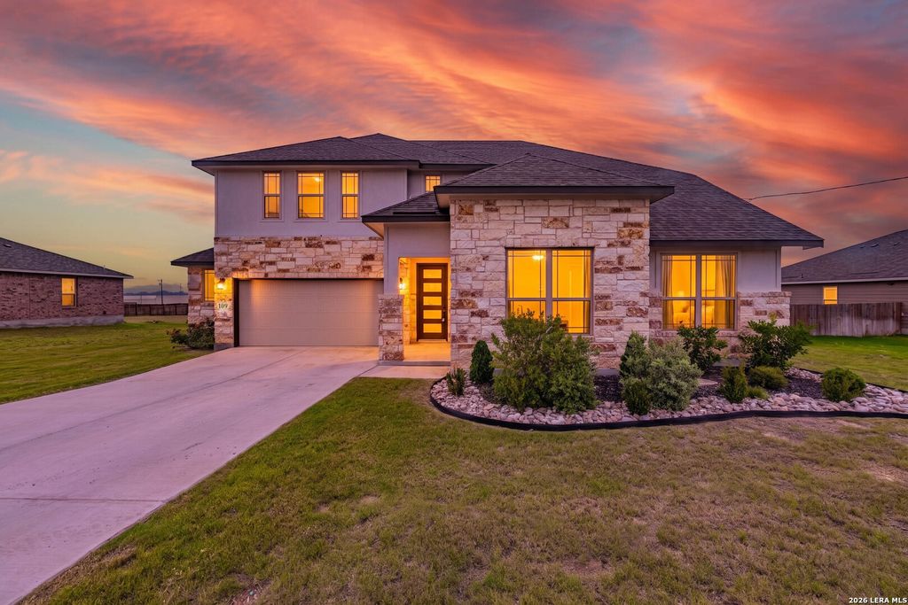 109 WILLOW OAK TRL, Floresville, TX 78114