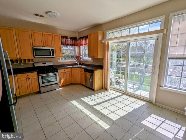 62 SHELLEY CIR, East Windsor, NJ 08520