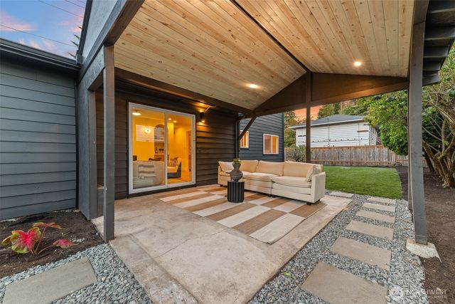 16301 Wallingford Avenue N, Shoreline, WA 98133