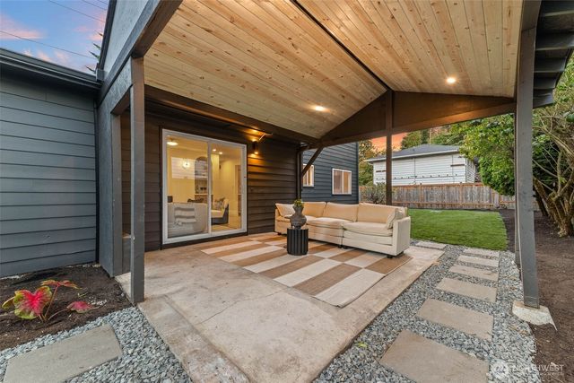 16301 Wallingford Avenue N, Shoreline, WA 98133
