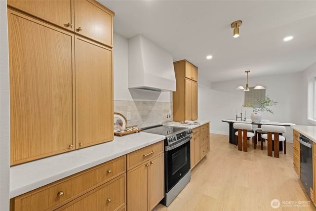 16301 Wallingford Avenue N, Shoreline, WA 98133
