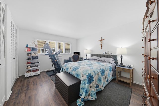 10332 S Pulaski Road 107, Oak Lawn, IL 60453