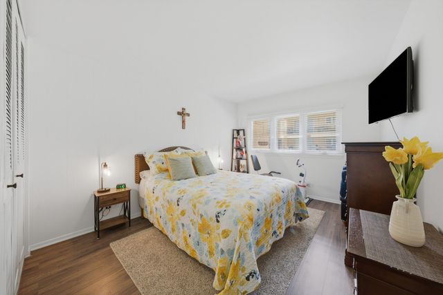 10332 S Pulaski Road 107, Oak Lawn, IL 60453