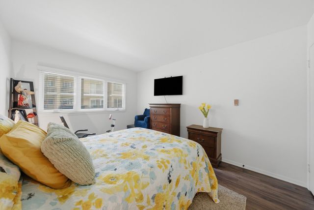 10332 S Pulaski Road 107, Oak Lawn, IL 60453