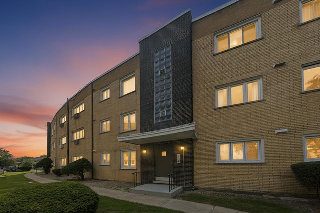 10332 S Pulaski Road 107, Oak Lawn, IL 60453
