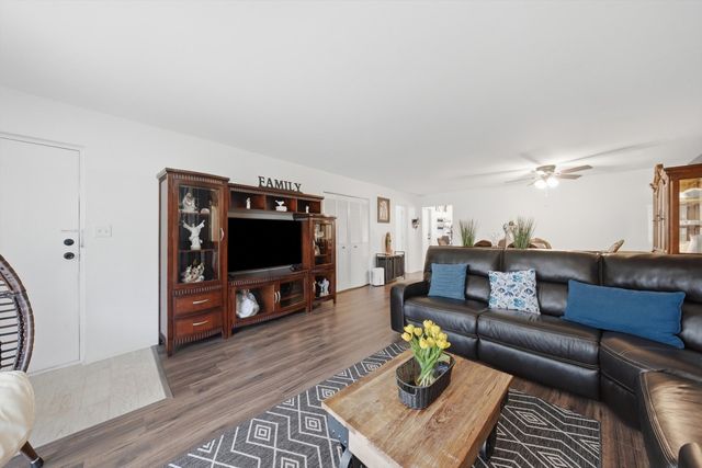 10332 S Pulaski Road 107, Oak Lawn, IL 60453